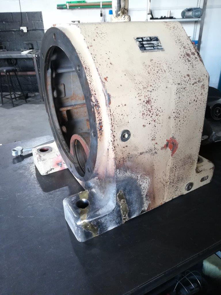 Gearbox casing foot